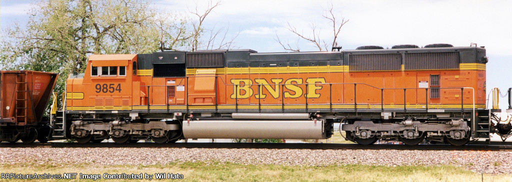 BNSF SD70MAC 9854